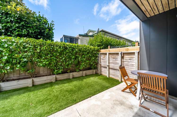 6/74 Derwent Street Island Bay_7