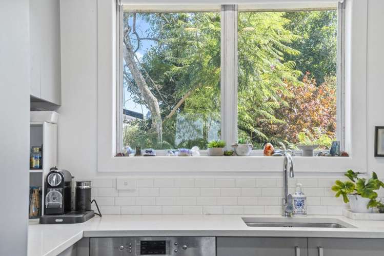 13 Helleur Road Massey_6