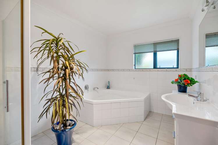 99 Old Parua Bay Road Abbey Caves_15