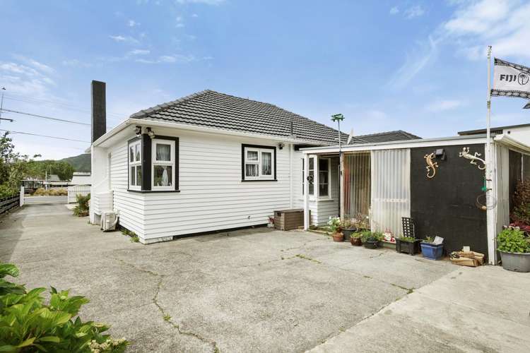 11 Wainuiomata Road Wainuiomata_14