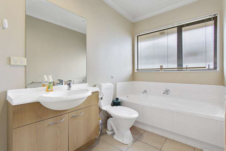 16 Old Park Place Takanini_9