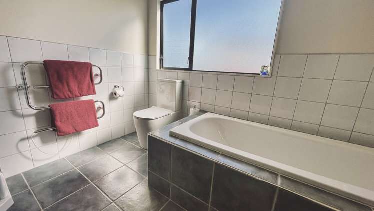 28b James Cook Drive Whitby_19