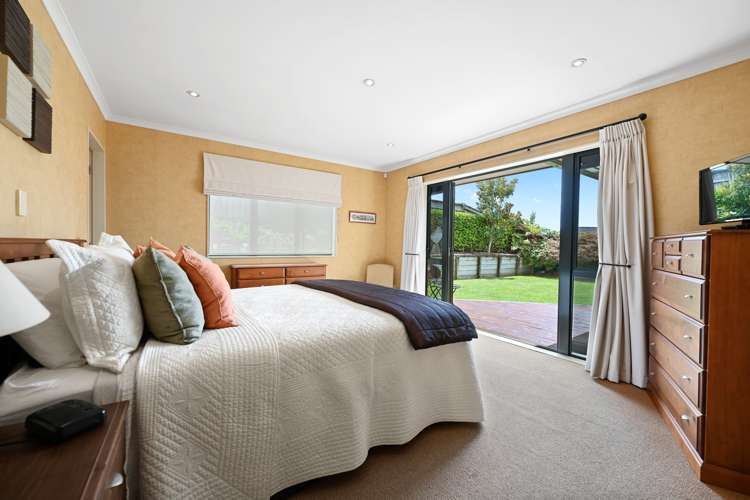 68 Wiltshire Drive Huntington_13