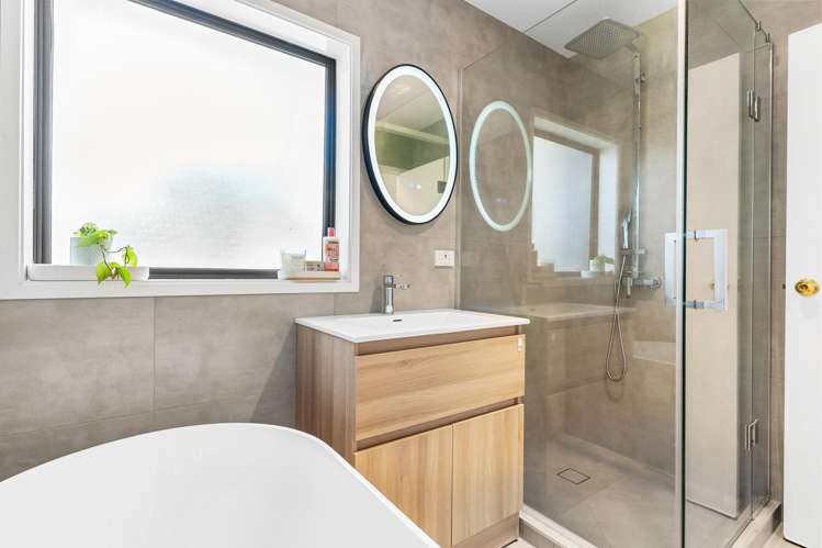 13a Pinewood Grove Botany Downs_15