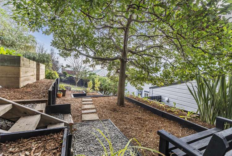 66 Eden Street Island Bay_22