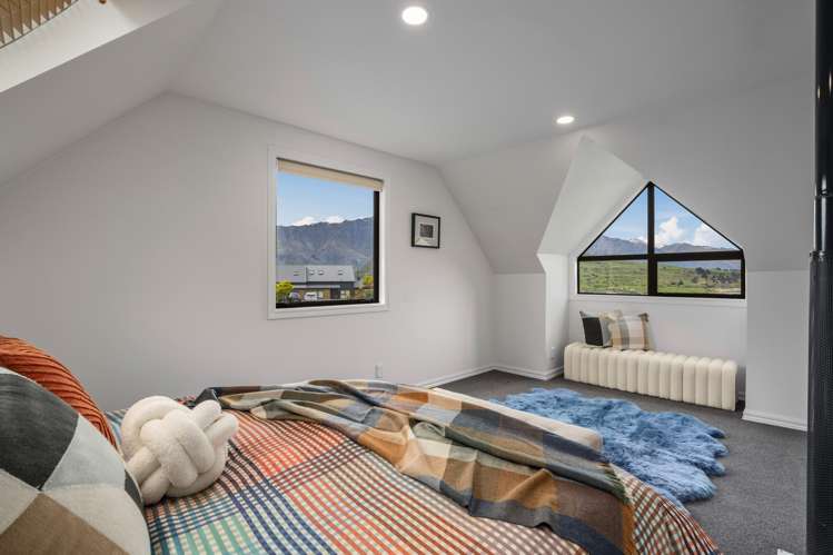 4 Goldleaf Hill Queenstown_13