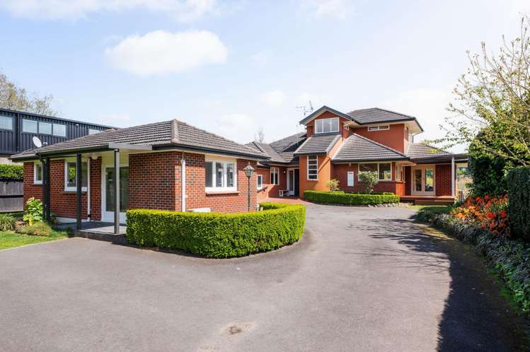 807 + 807a River Road Chartwell_30