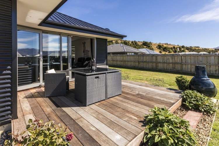 20 Quinnat Street Albert Town_13