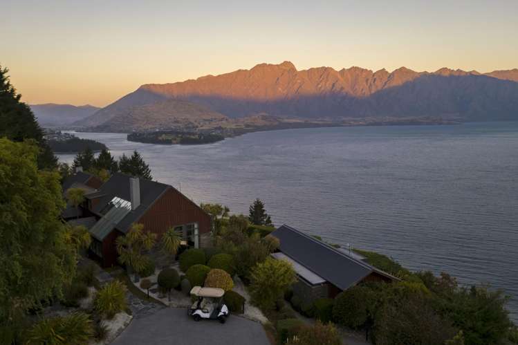 21 & 23 MacKinnon Terrace Sunshine Bay_1