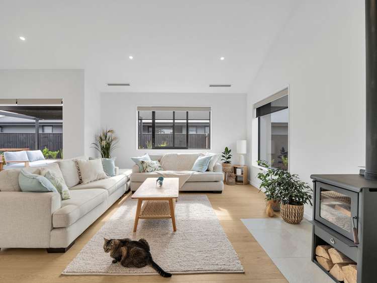 19 Guinevere Drive Lincoln_3