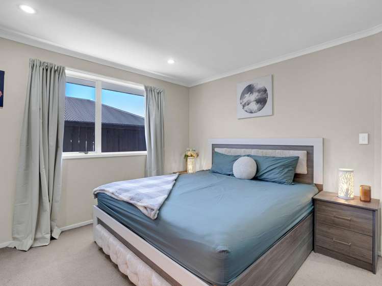 6 Raddington Way Huntington_12