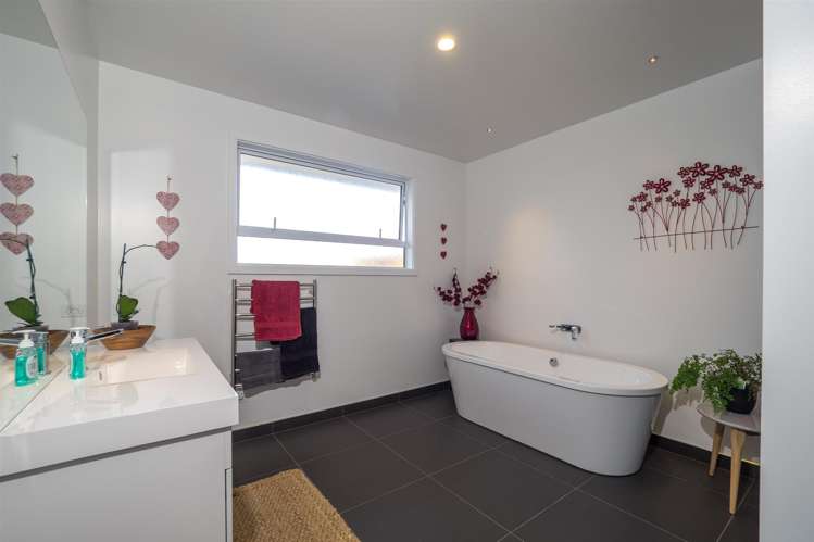 31 Douglas Drive Allenton_13