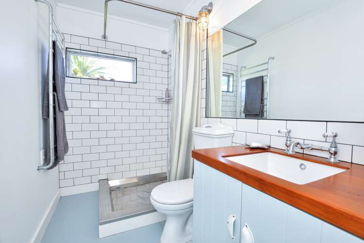 14 Monkhouse Street Tolaga Bay_9