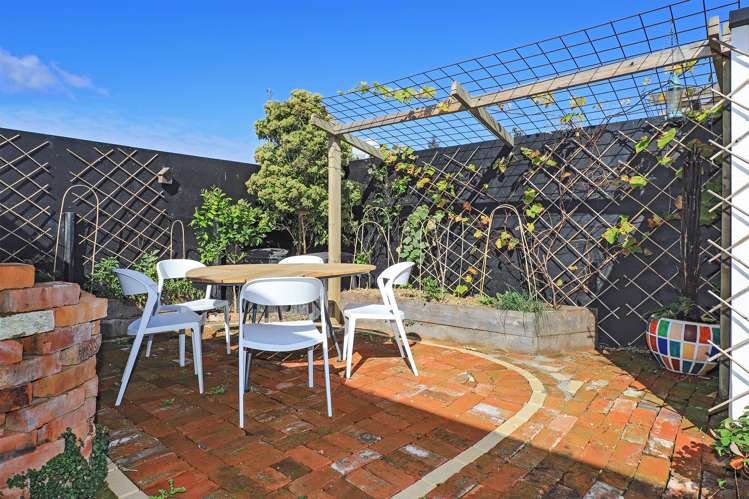 231 Warwick Road Mayfair_16