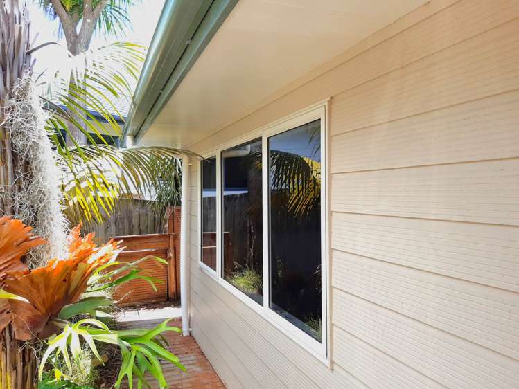2/25 Jean Place Stanmore Bay_12