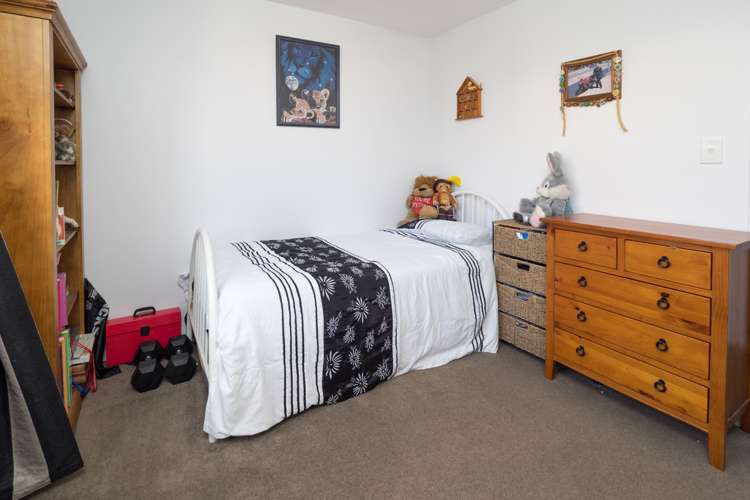 2/14 James Street Allenton_14