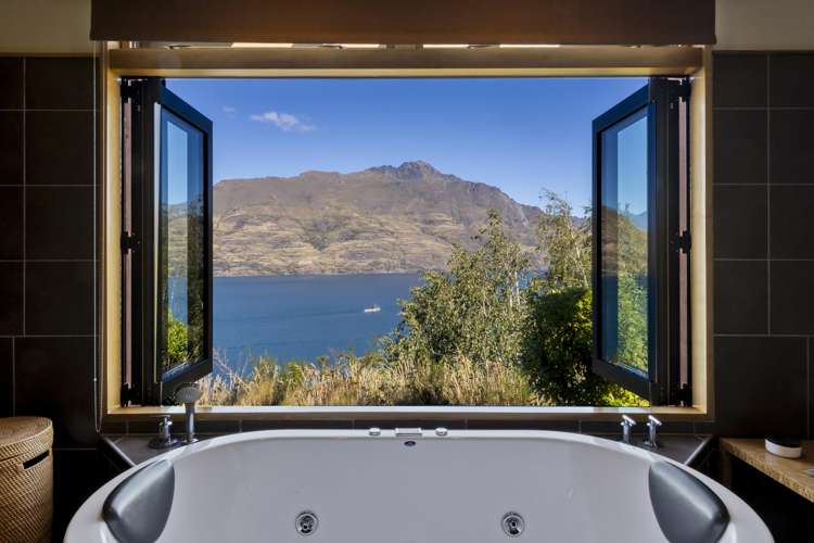 21 & 23 MacKinnon Terrace Sunshine Bay_42