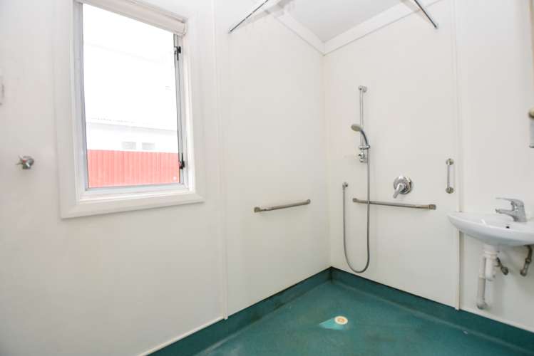 212 High Street South Carterton_10