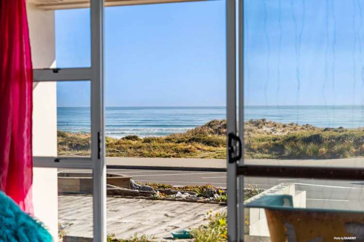 Flat 2/204B Marine Parade Mt Maunganui_0