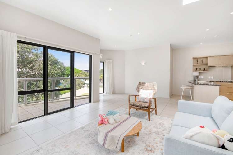 2F/6 Collins Street Takapuna_13