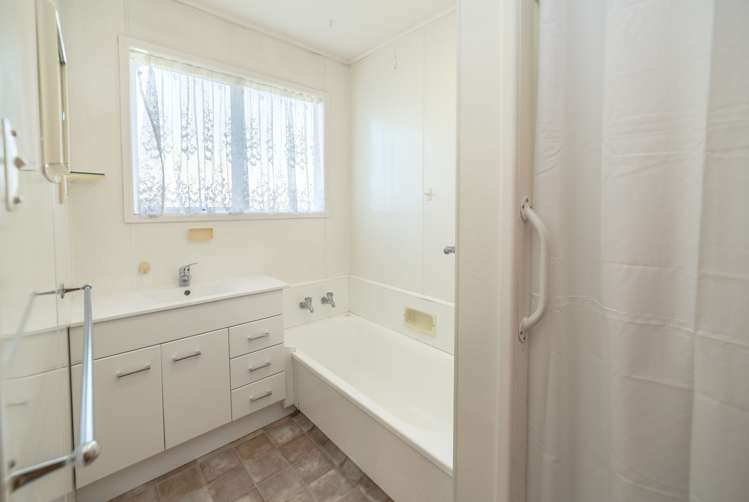 2a Coddington Crescent Masterton_6