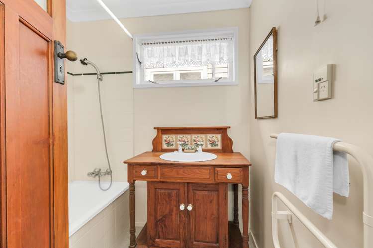 7 Bangor Street Point Chevalier_15