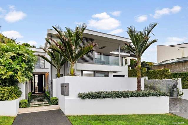 Listed on Friday, sold on Sunday ... for $5.5m