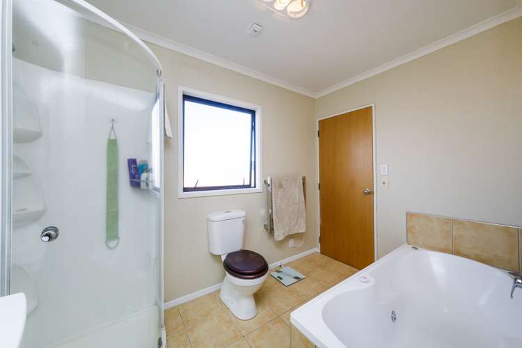 106 Pacific Drive Fitzherbert_18