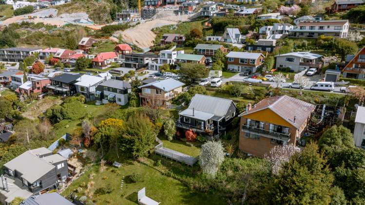 71 Wynyard Crescent Fernhill/Sunshine Bay_13