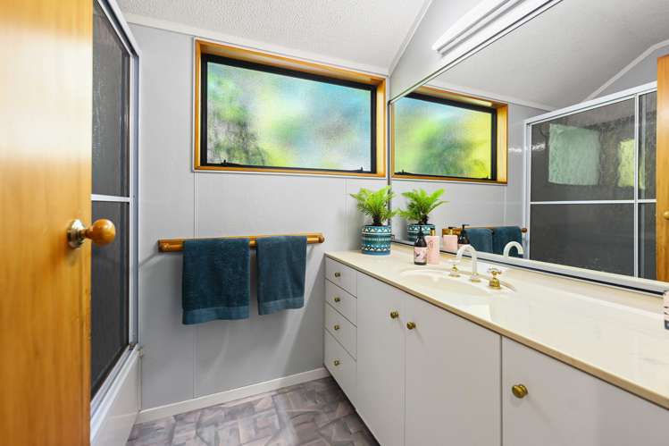 28 Church Road Pukete_12