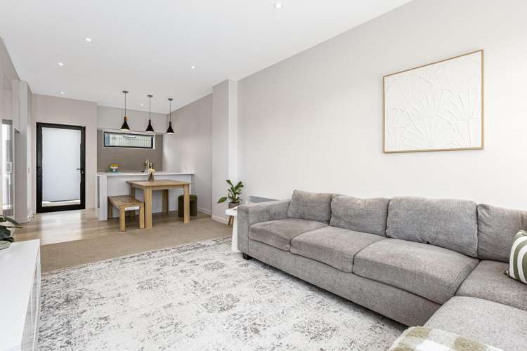 10/6 Oswald Crescent Paparangi_6