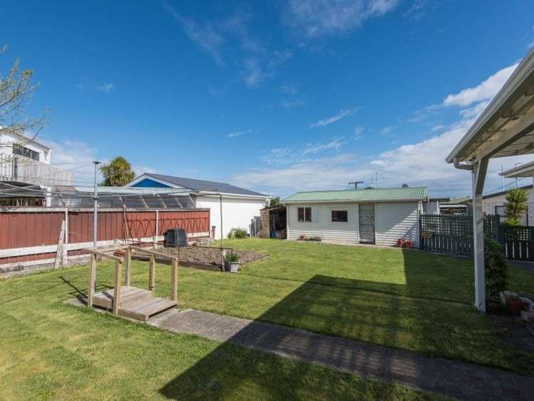 50 Tennyson Crescent Stoke_18