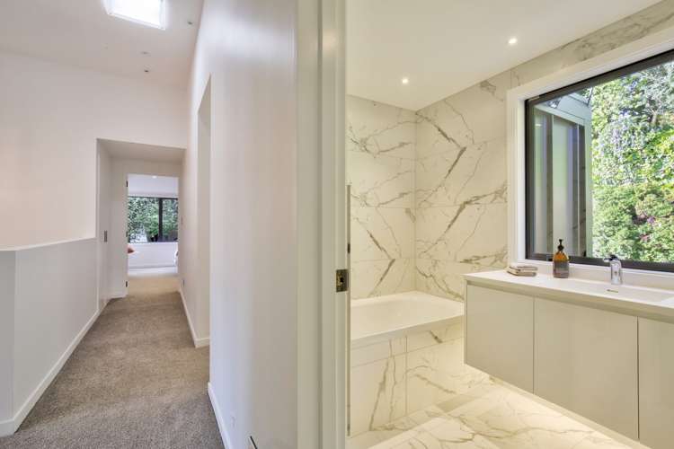 562 Peninsula Road Kelvin Heights_22