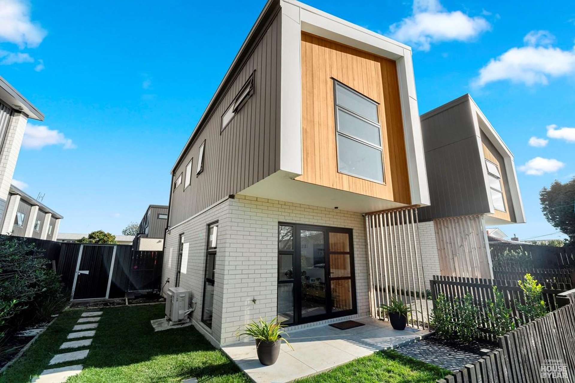2/89 Beach Road Te Atatu Peninsula_0