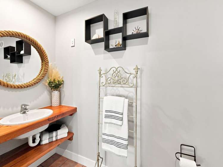 6577 Pouto Road Pouto_16