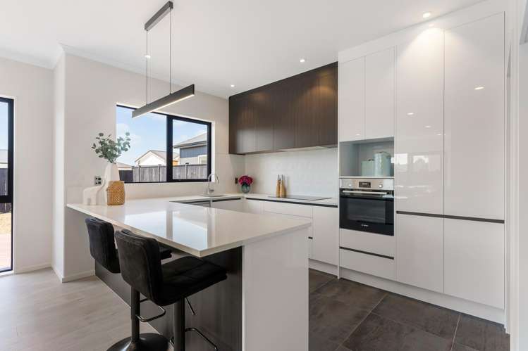 9 and 13 Arahi Road Clevedon_6