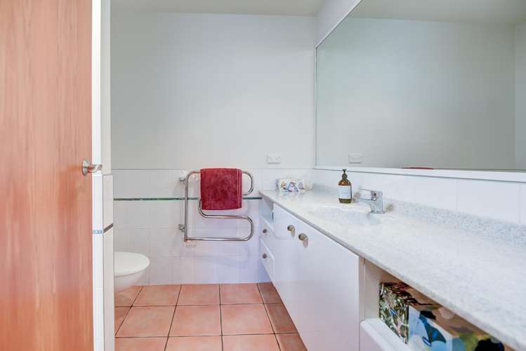 5 Suffolk Drive Otamatea_19