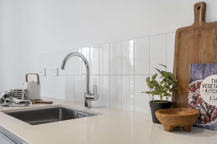 2/69 Tiketike Way Brooklyn_9