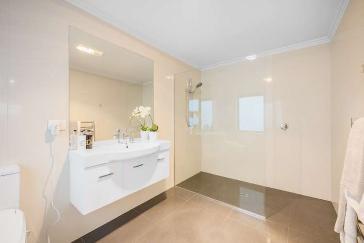 8 Tuatini Place Long Bay_27