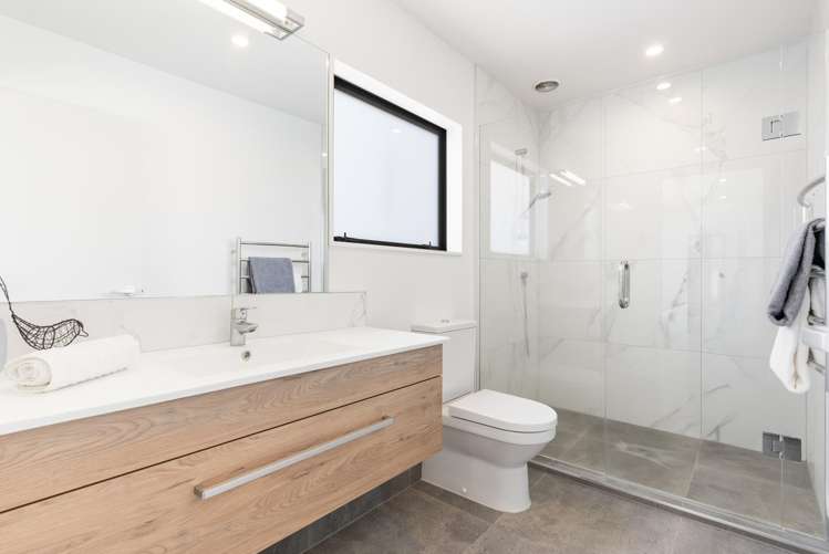 6 Quarters Lane Beachlands_12