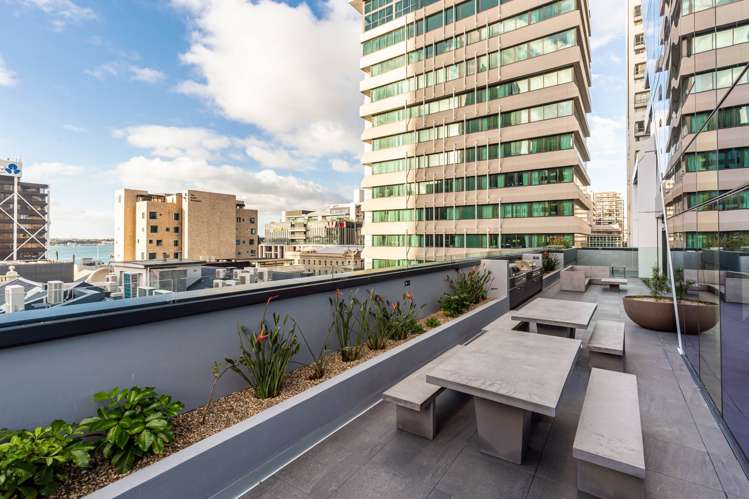 2801/10 Commerce Street City Centre_28