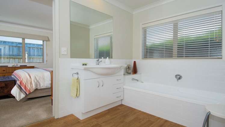 9c Emmett Street Greerton_13