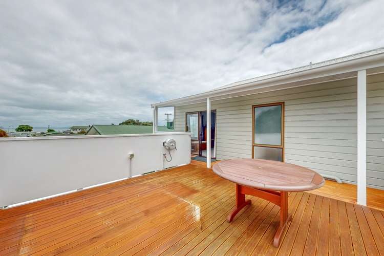 7 West Crescent Te Puru_16