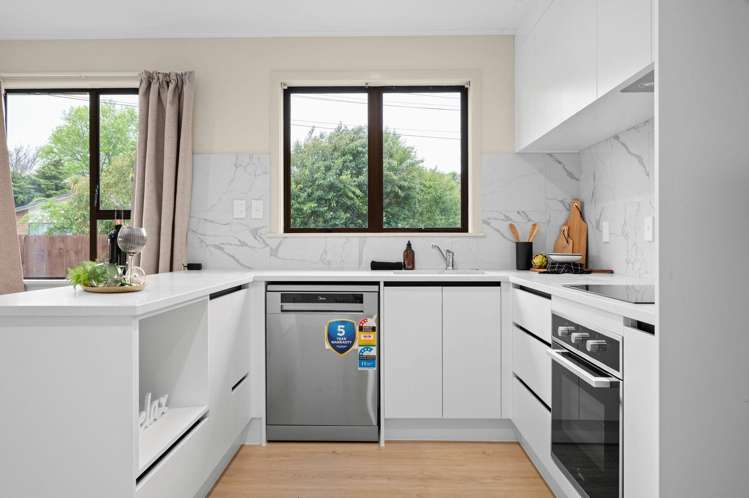 66 Southsea Crescent Silverdale_3