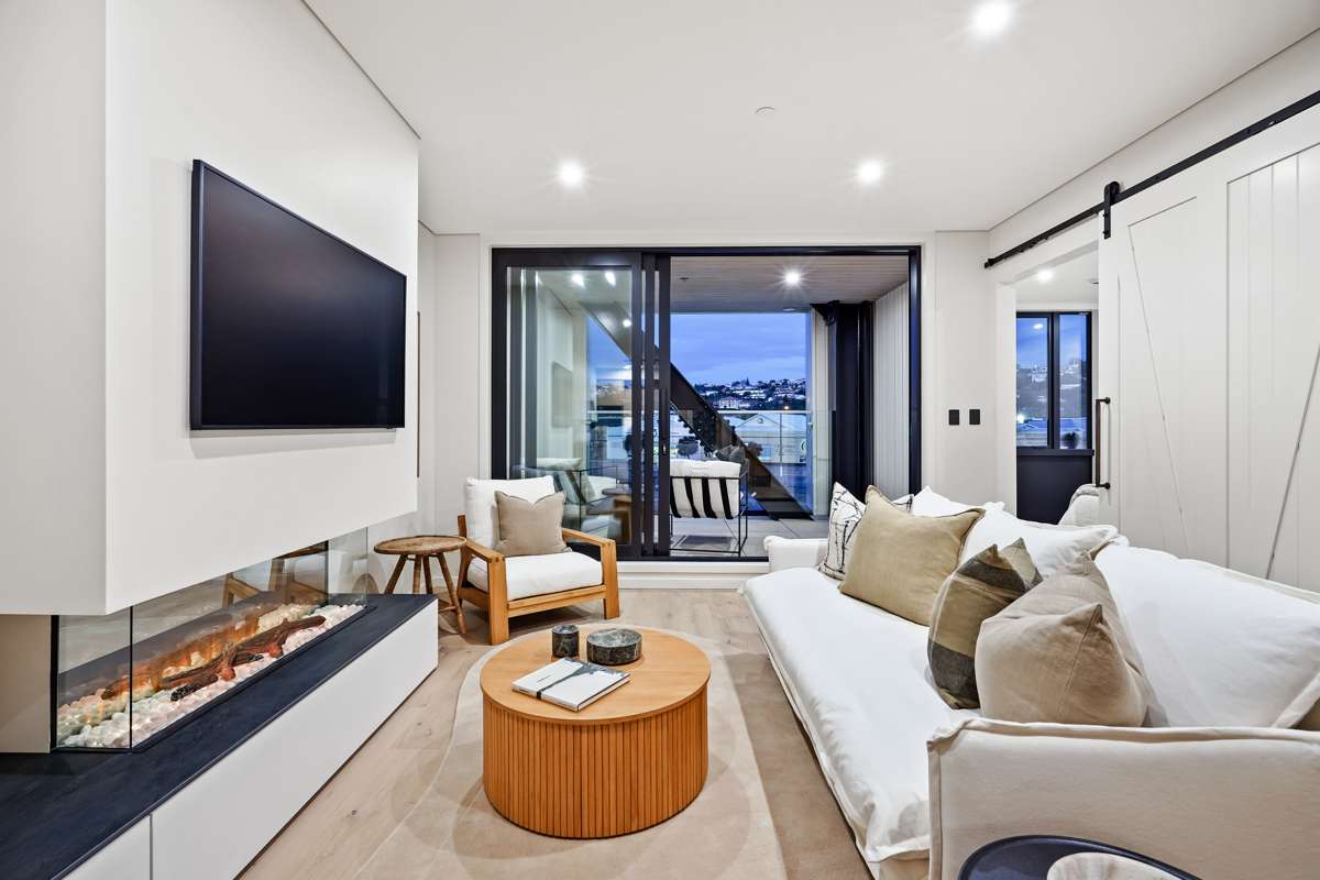 Apt 105 and Apt 204 Customs Quay_3