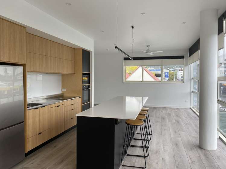 2/60 Robert Street_0