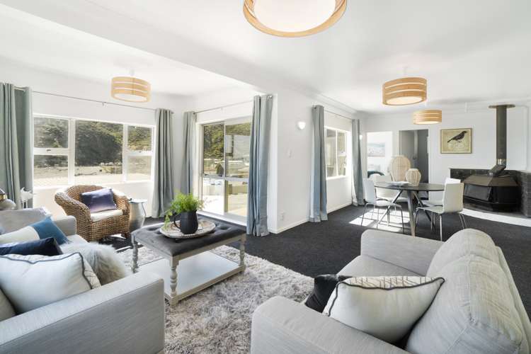 1093 Makara Road Makara Beach_10