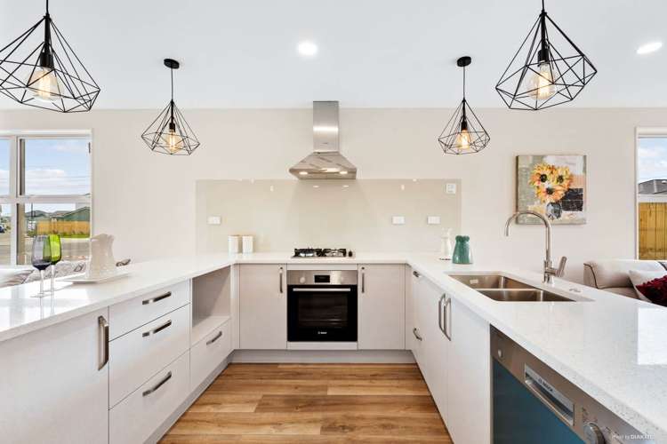 3 Flight Place Takanini_5