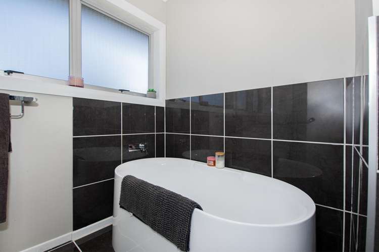 8 Moa Place Onerahi_10