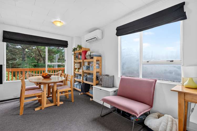 8 Cyril Way Paparangi_11
